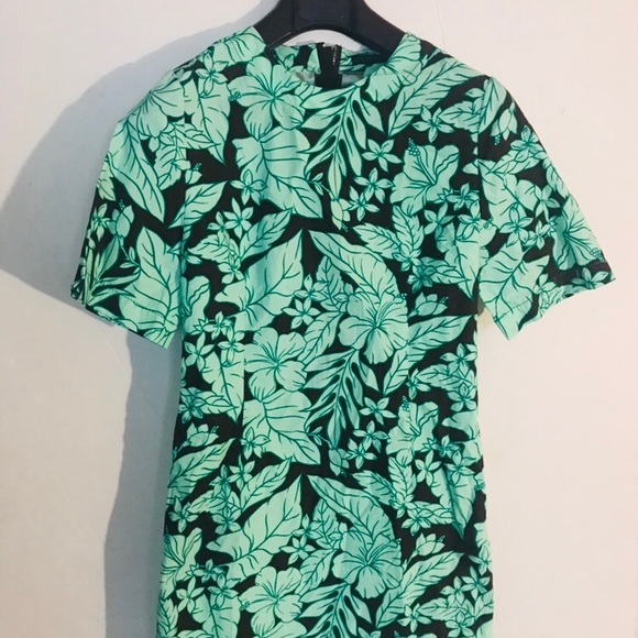 5 for $30 SALE‼️Zara Graphic Floral Print Dress - Picture 4 of 6